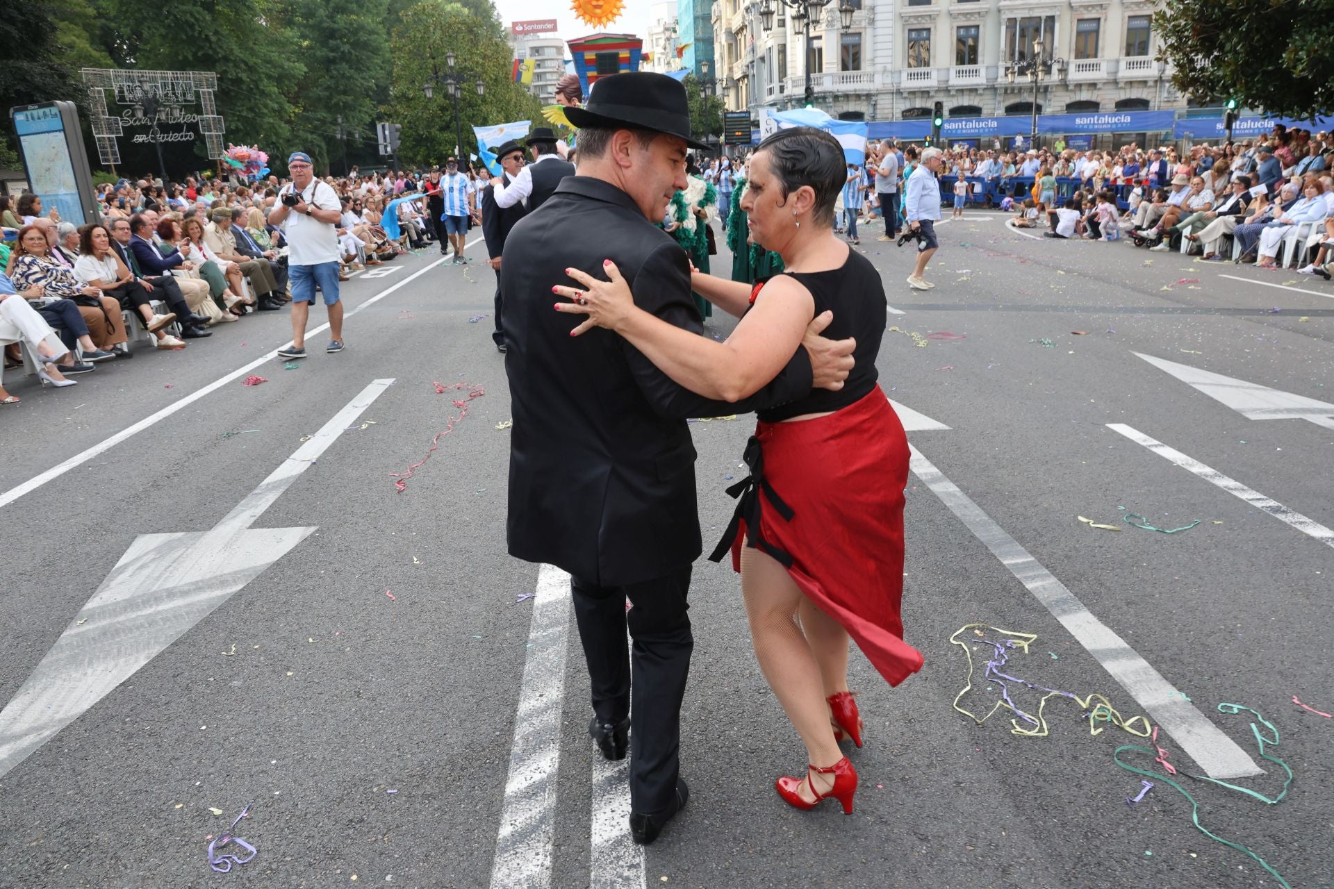 El desfile del Día de América en Asturias 2025, en imágenes