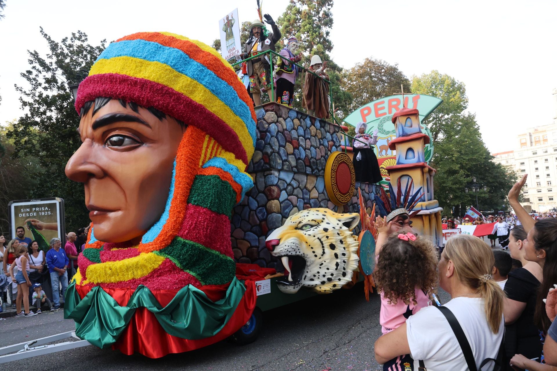 El desfile del Día de América en Asturias 2025, en imágenes