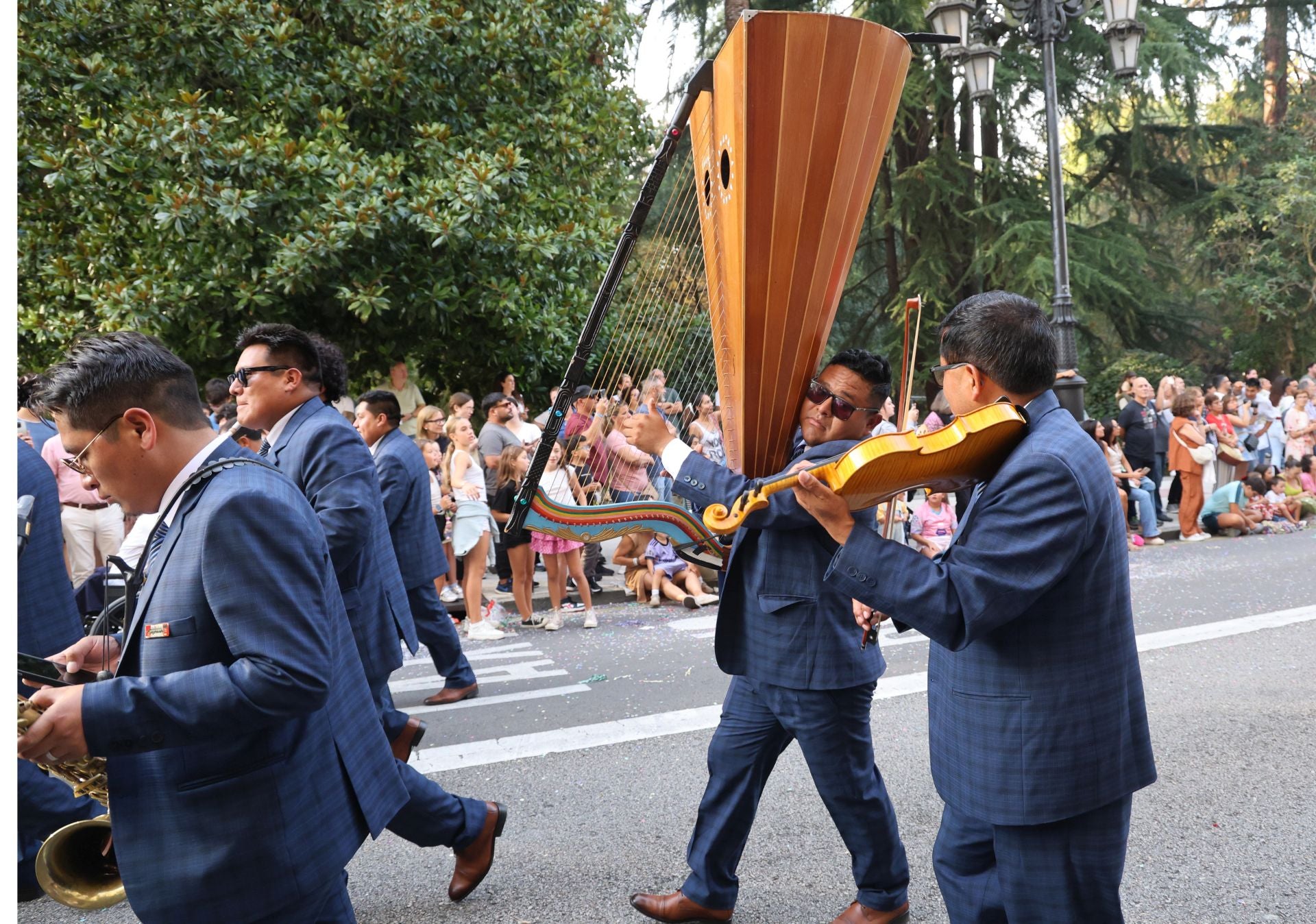 El desfile del Día de América en Asturias 2025, en imágenes