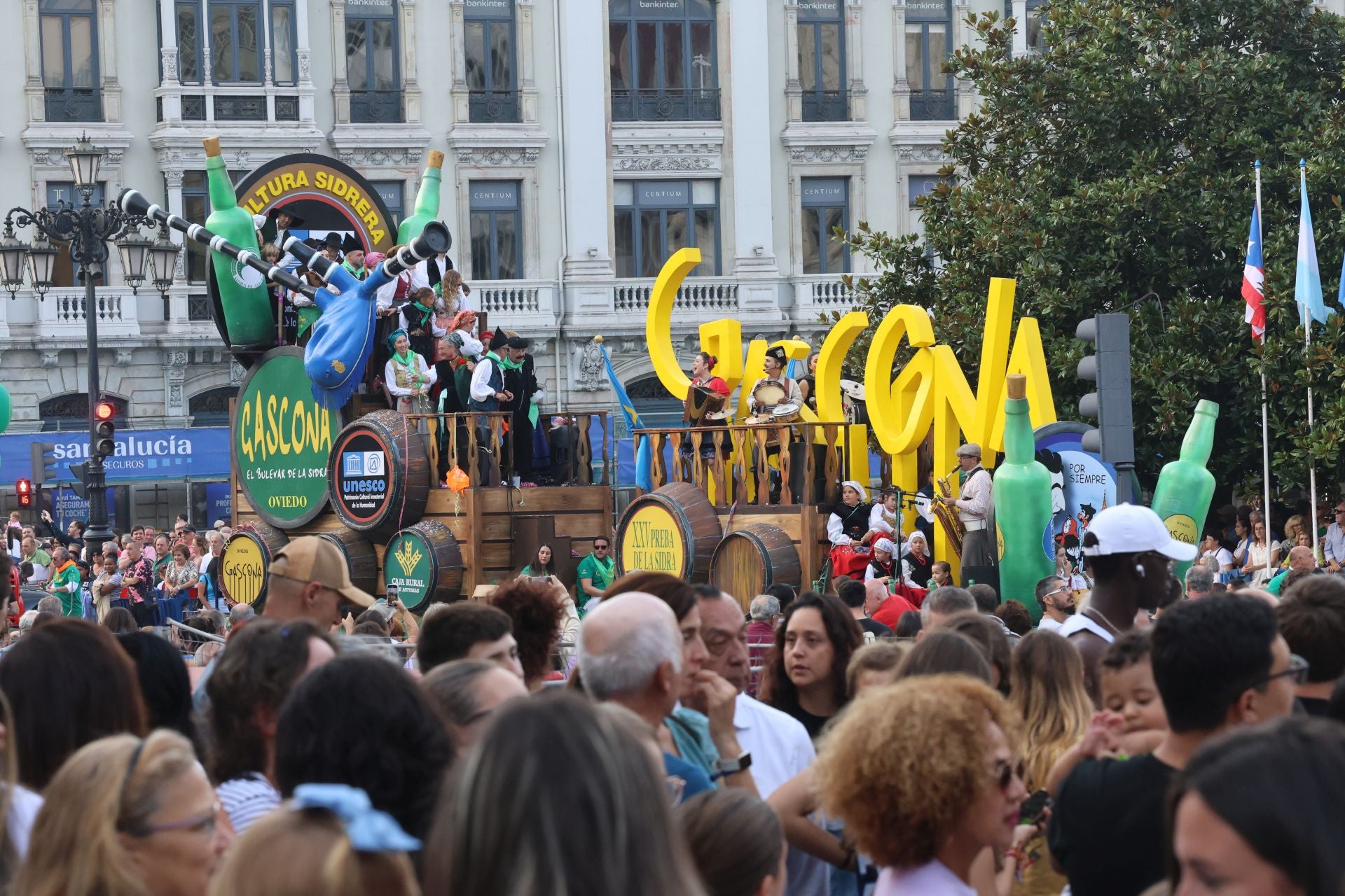 El desfile del Día de América en Asturias 2025, en imágenes