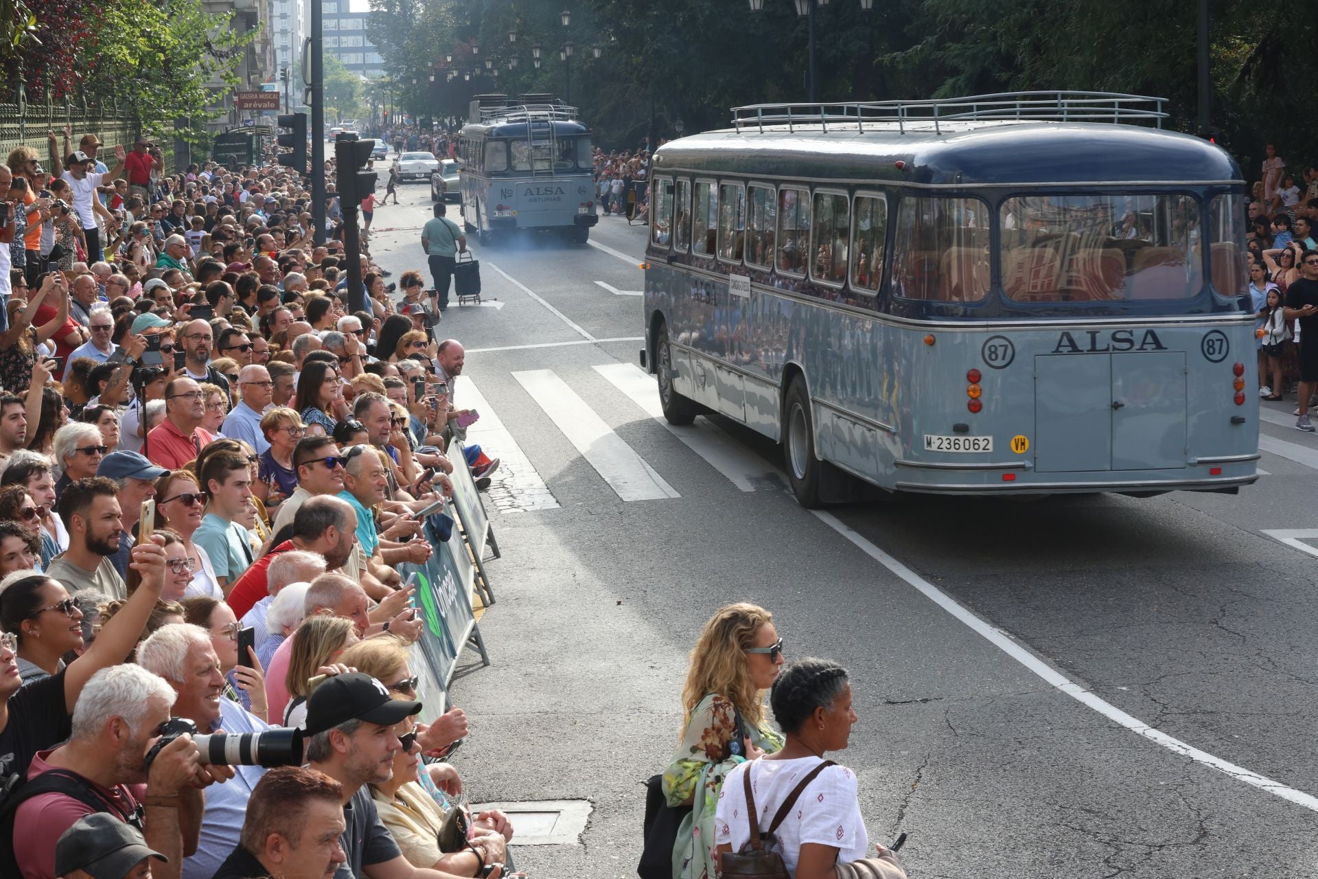 El desfile del Día de América en Asturias 2025, en imágenes