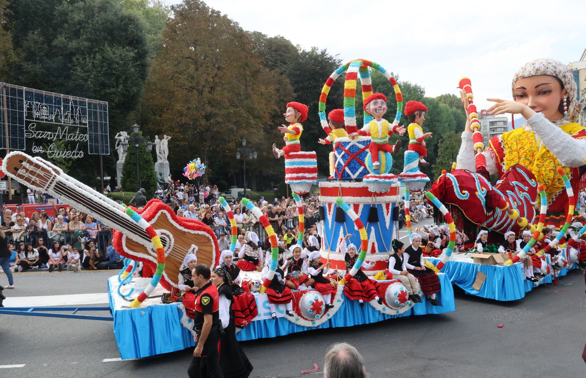 El desfile del Día de América en Asturias 2025, en imágenes