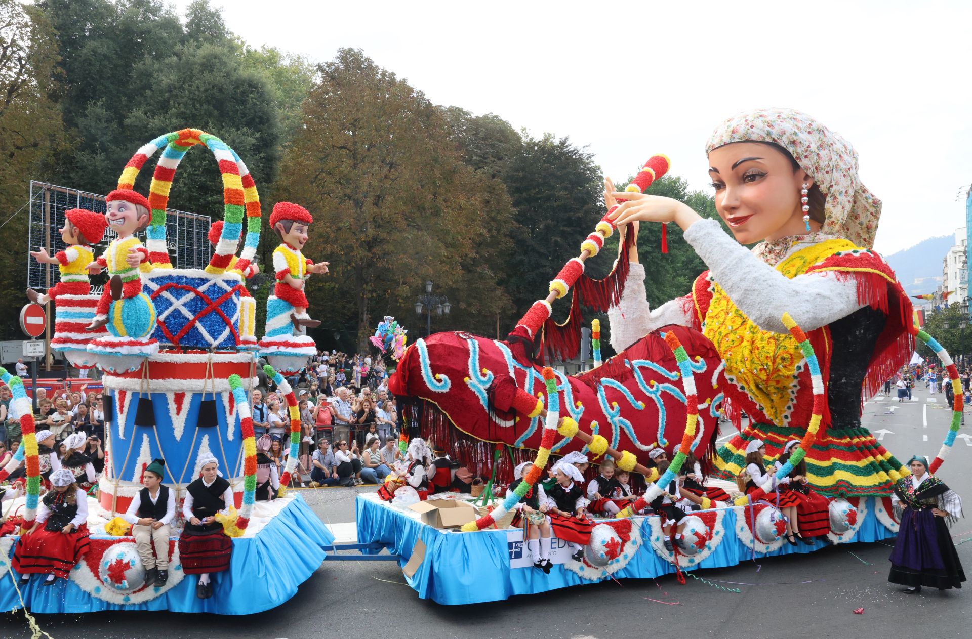 El desfile del Día de América en Asturias 2025, en imágenes