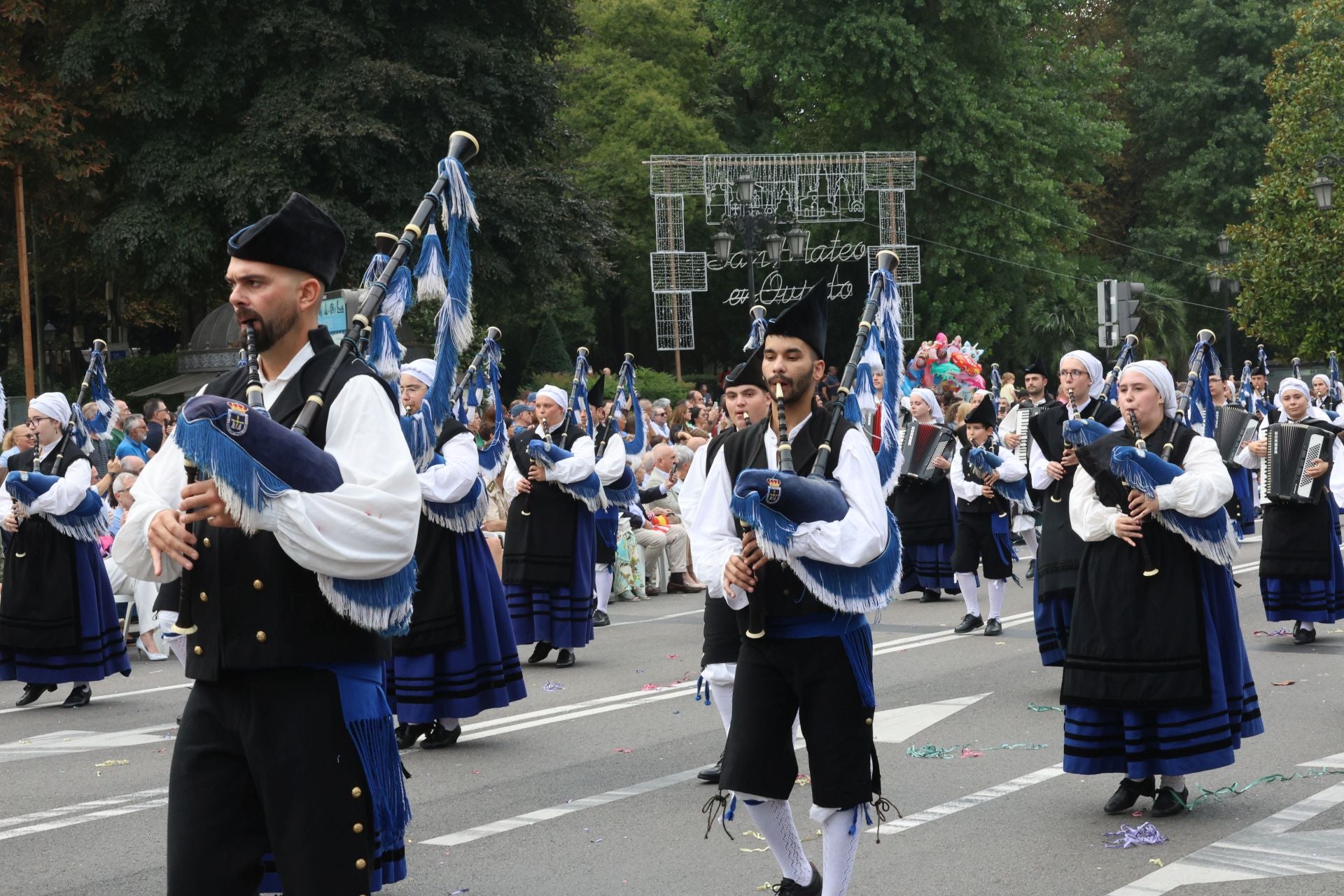 El desfile del Día de América en Asturias 2025, en imágenes