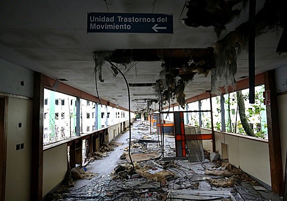 Interior de uno de los edificios del viejo HUCA.