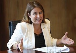 Adriana Lastra responde una de las preguntas de la entrevista con EL COMERCIO.