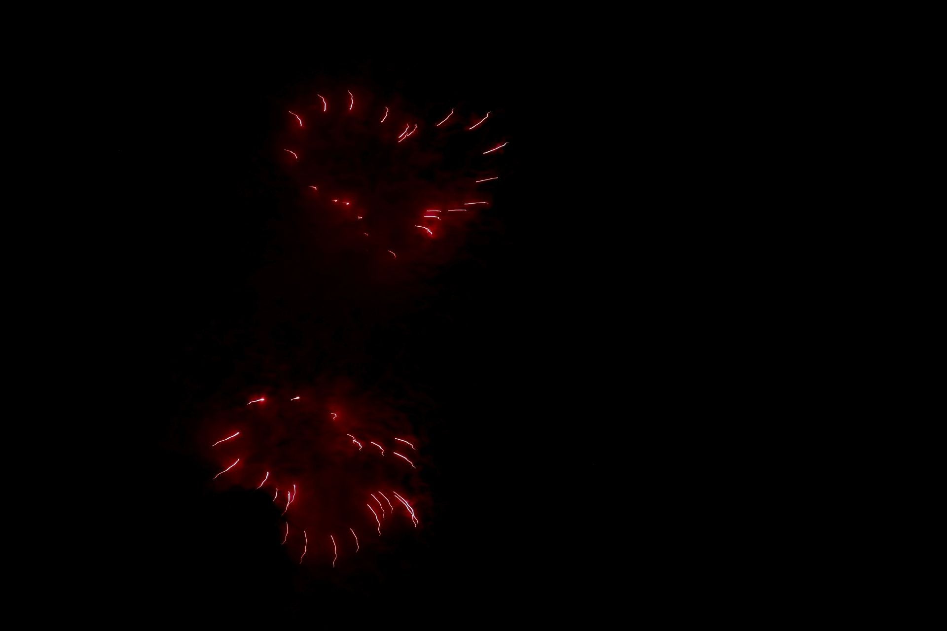 Oviedo estalla en su gran noche de fuegos artificiales