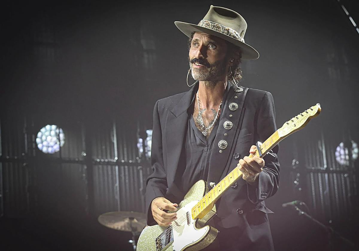 karely ruiz con santa fe klan