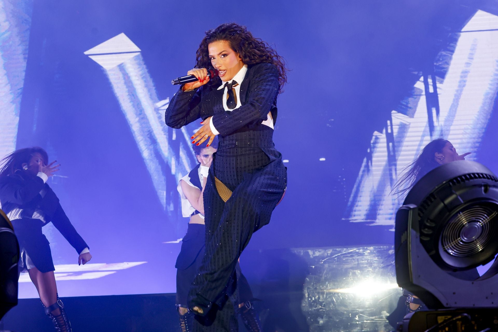 Lennis, Vicco, Chiara y Chanel cierran los conciertos de San Mateo con mucho ritmo latino