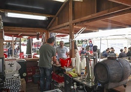 La hora del vermú, en una caseta del Campo.