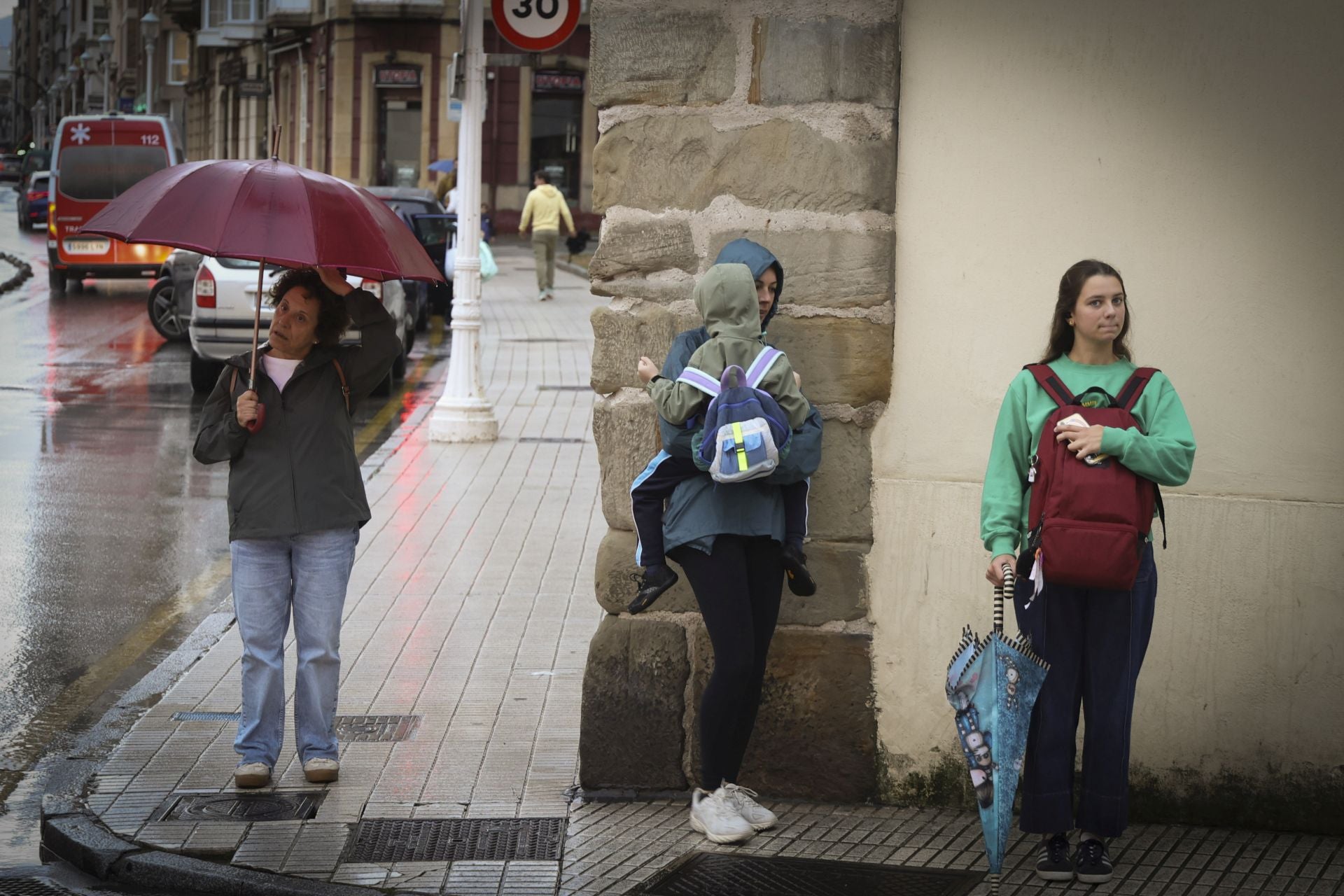 Lluvia, frío y viento: las imágenes de cómo Asturias da la bienvenida al otoño