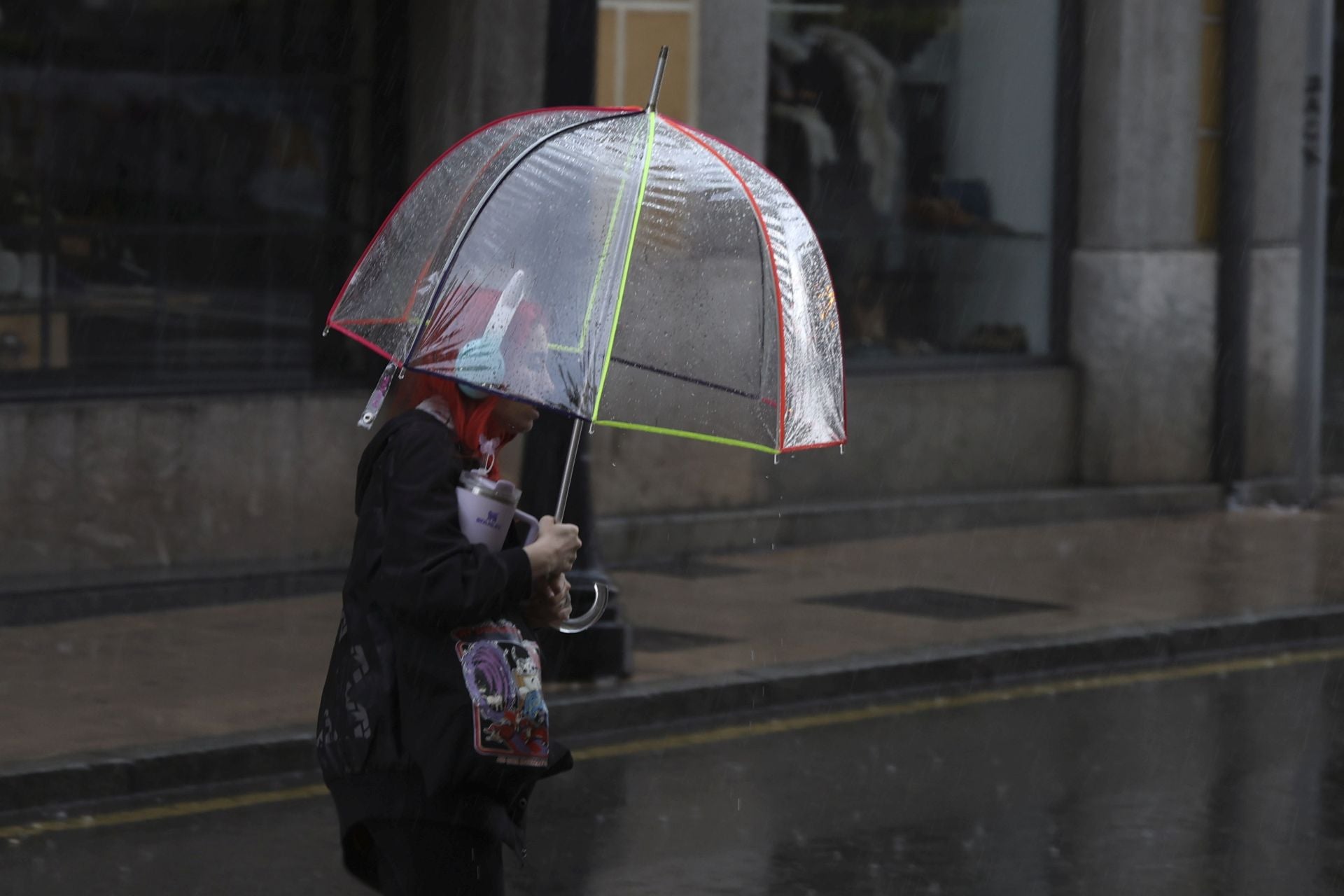Lluvia, frío y viento: las imágenes de cómo Asturias da la bienvenida al otoño