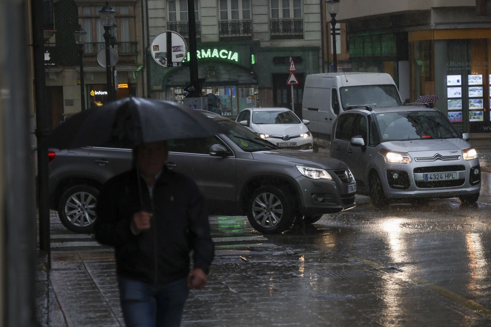 Lluvia, frío y viento: las imágenes de cómo Asturias da la bienvenida al otoño