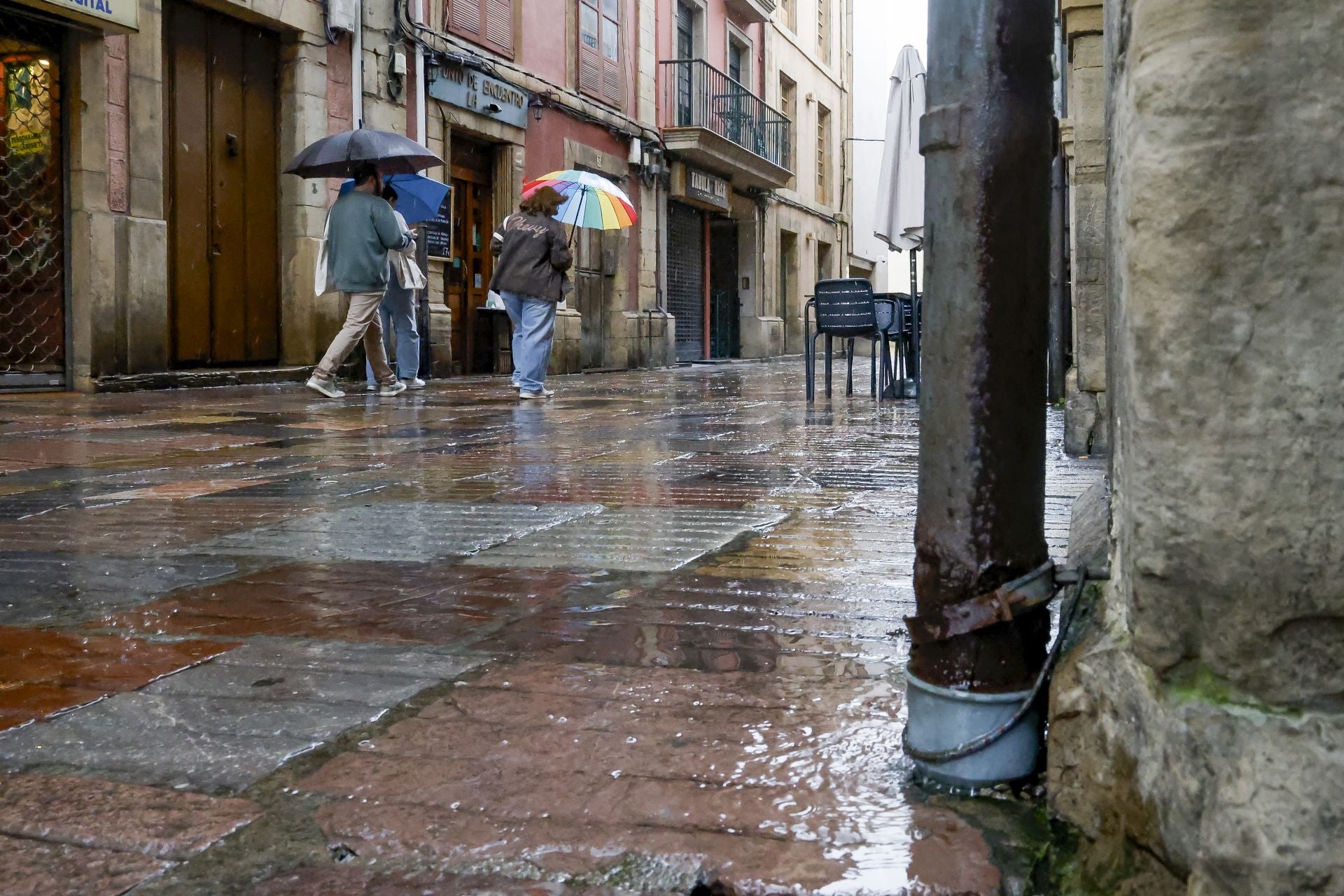 Lluvia, frío y viento: las imágenes de cómo Asturias da la bienvenida al otoño