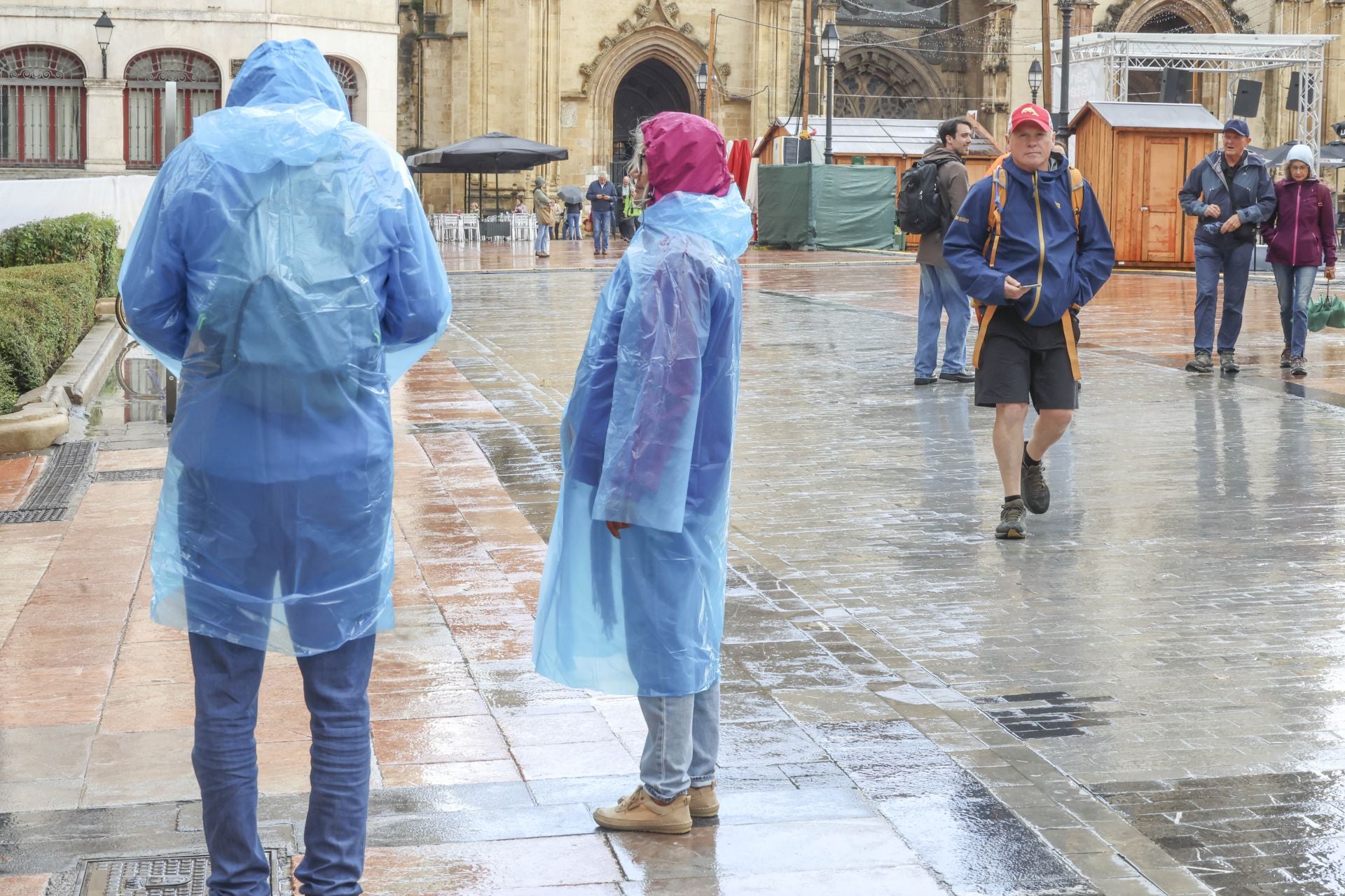 Lluvia, frío y viento: las imágenes de cómo Asturias da la bienvenida al otoño