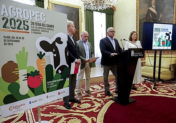Álvaro Alonso, Secretario General en Cámara de Comercio de Gijón; Abel Junquera, edil de Atención Ciudadana; José Emilio, presidente de ASCON y Begoña López, directora general de Desarrollo Rural e Industrias Agrarias.