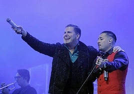 A la izquierda, Lucas, del dúo Andy y Lucas, durante su concierto el pasado septiembre durante las fiestas de San Mateo, en Oviedo.