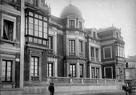 1898. Palacete de Alejandro Alvargonzález Alvargonzález cuando lucía la cúpula que perdió en la guerra.