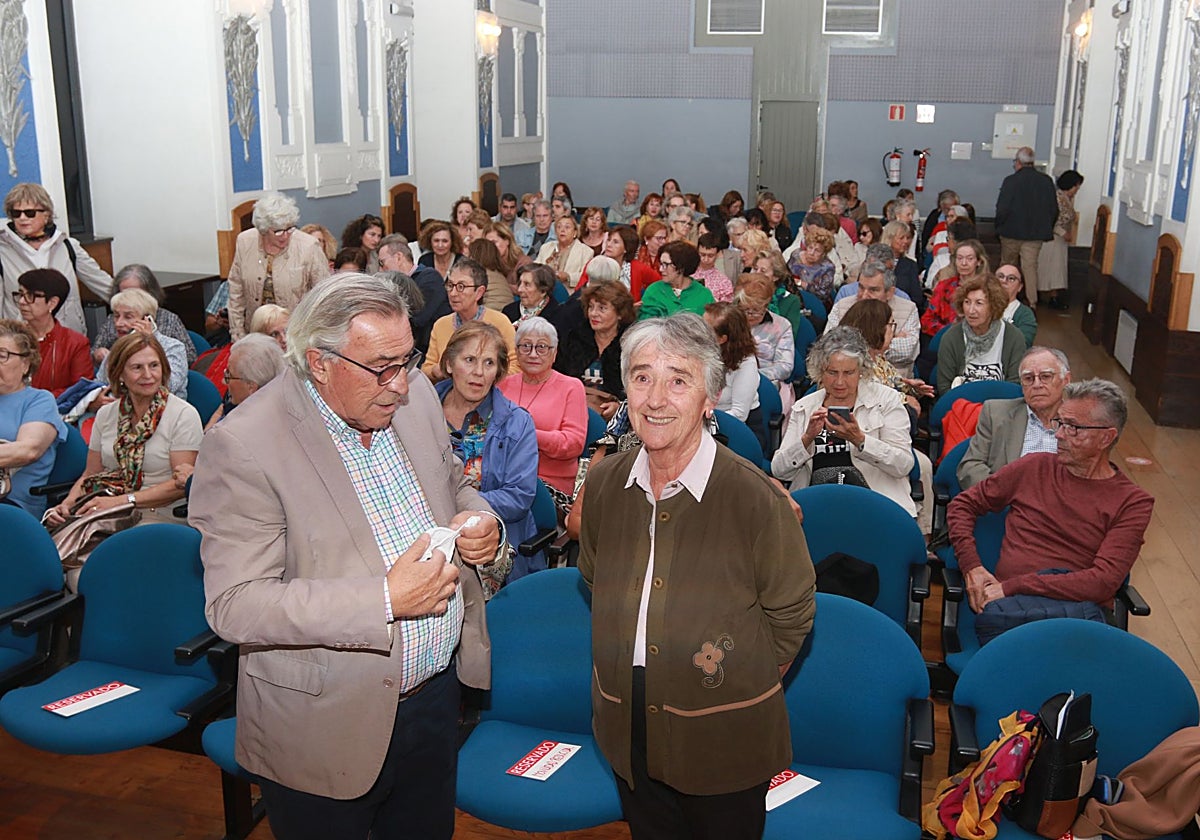 Álvaro Muñiz y Socorro Suárez Lafuente, justo antes del homenaje.