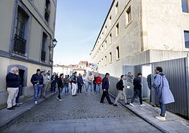 Visita organizada al edificio de Tabacalera para empresas interesadas en las obras de remodelación.