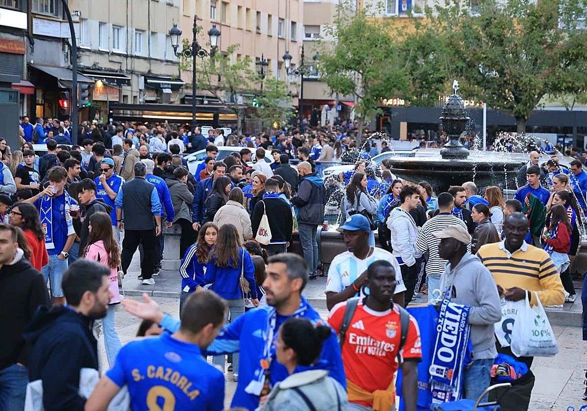 La afición llena Oviedo: ambientazo previo para el Real Oviedo - Barcelona