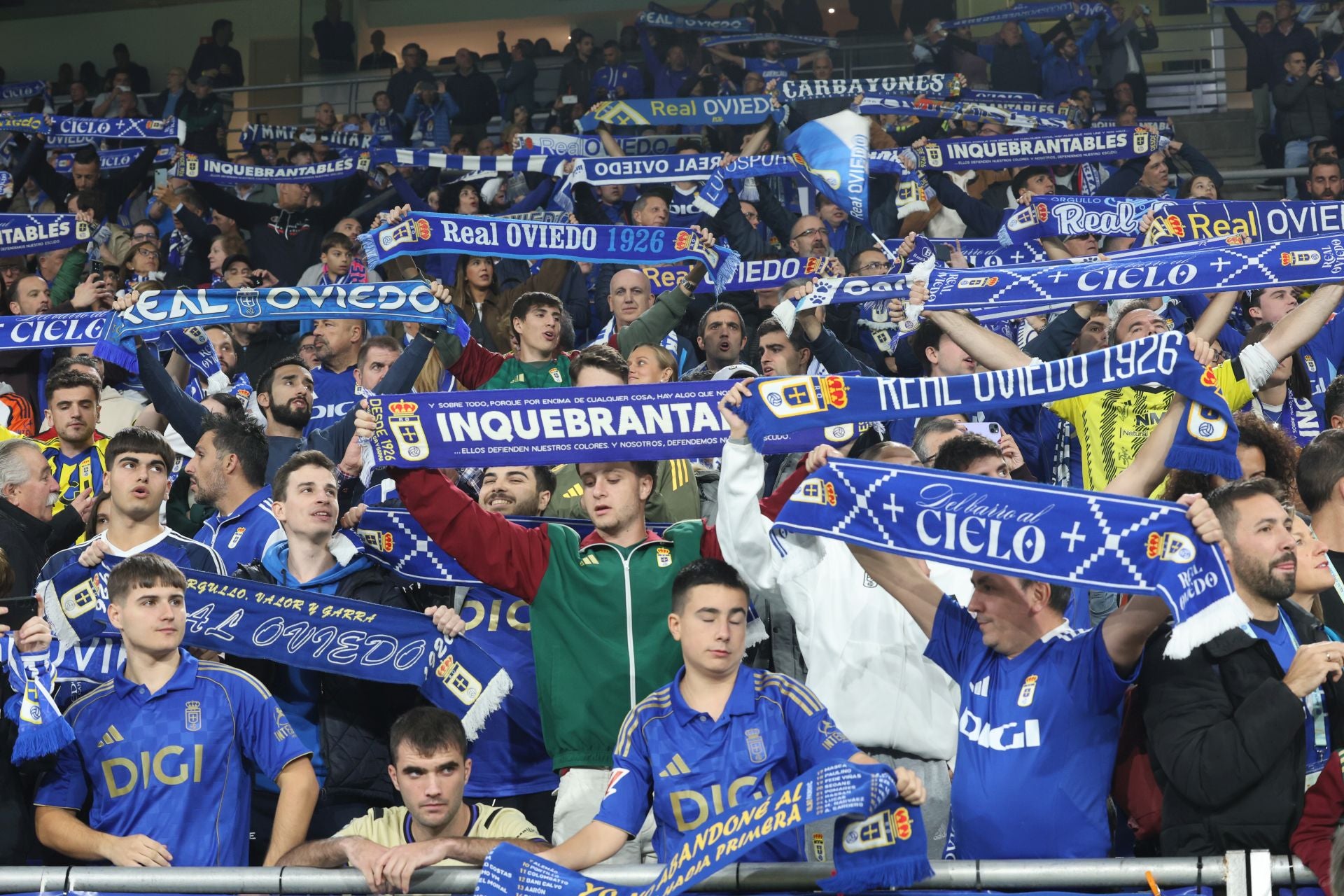 ¿Estuviste en el Real Oviedo - Barcelona? ¡Búscate en las imágenes!