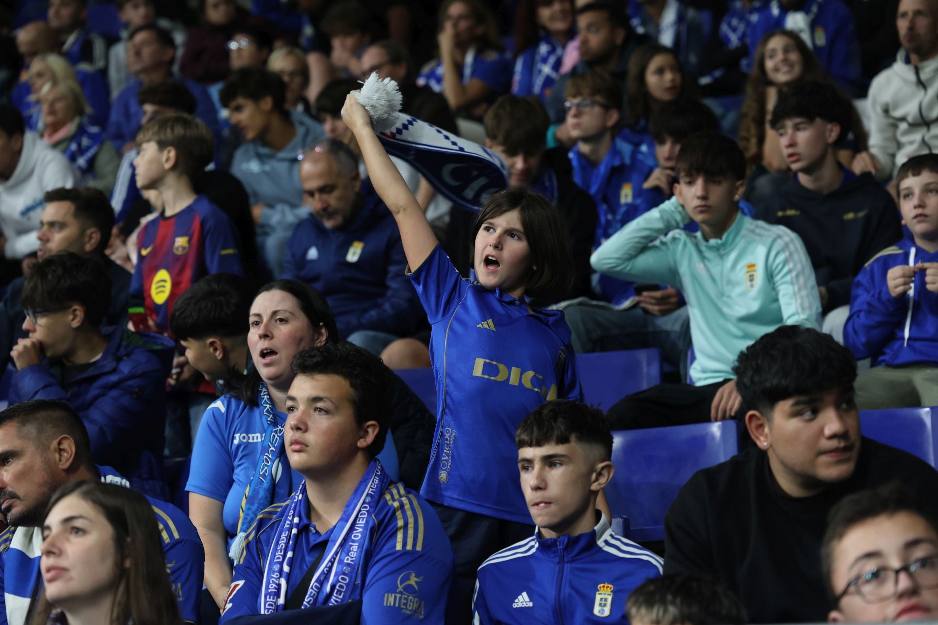 ¿Estuviste en el Real Oviedo - Barcelona? ¡Búscate en las imágenes!