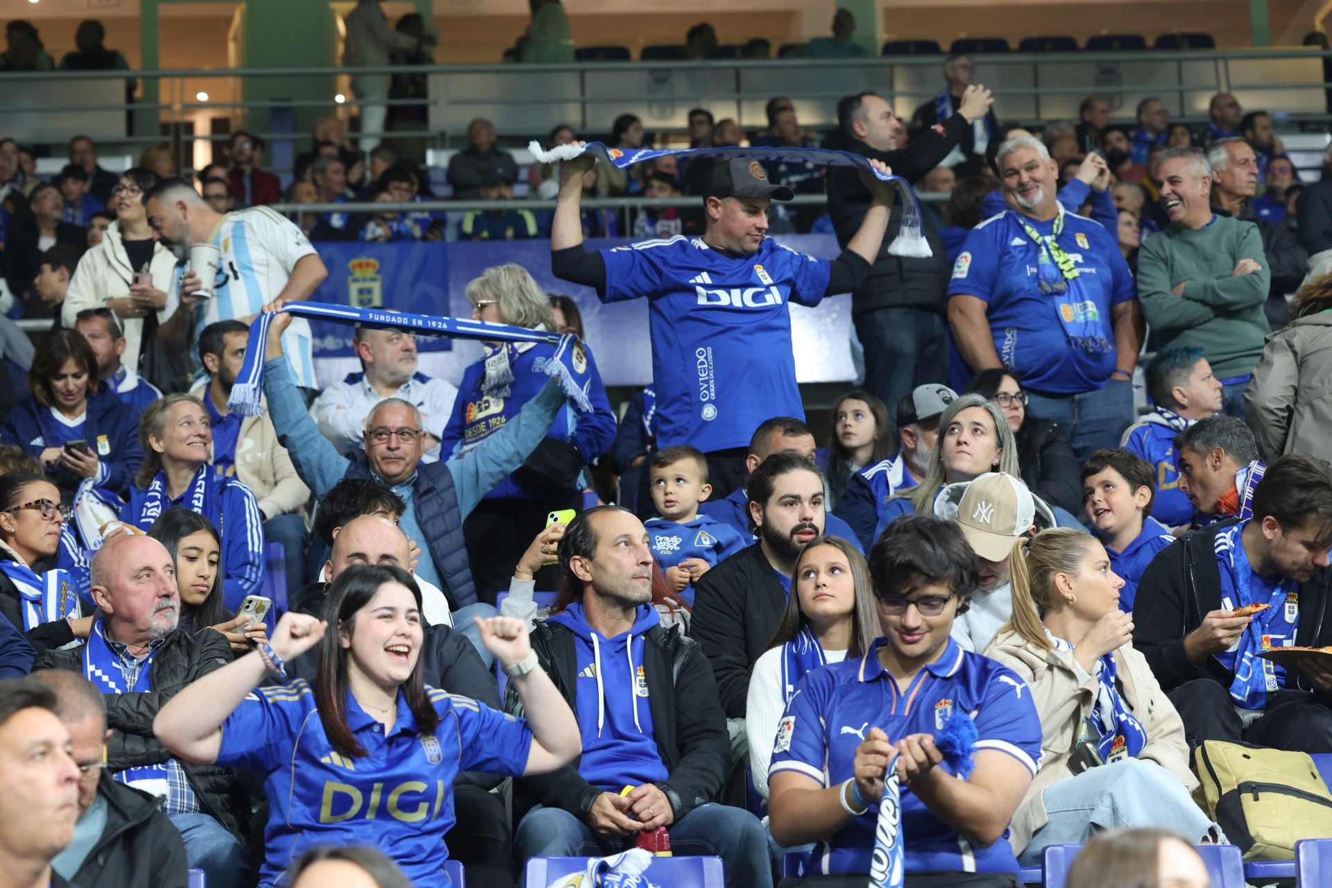 ¿Estuviste en el Real Oviedo - Barcelona? ¡Búscate en las imágenes!