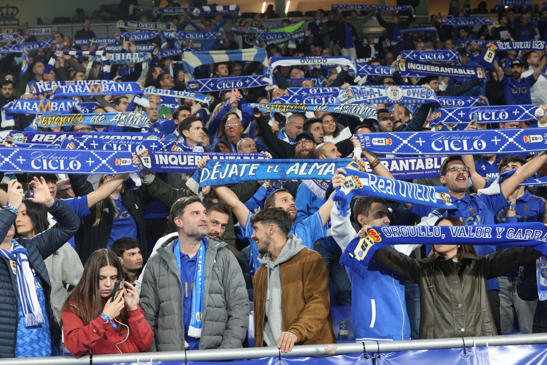 ¿Estuviste en el Real Oviedo - Barcelona? ¡Búscate en las imágenes!