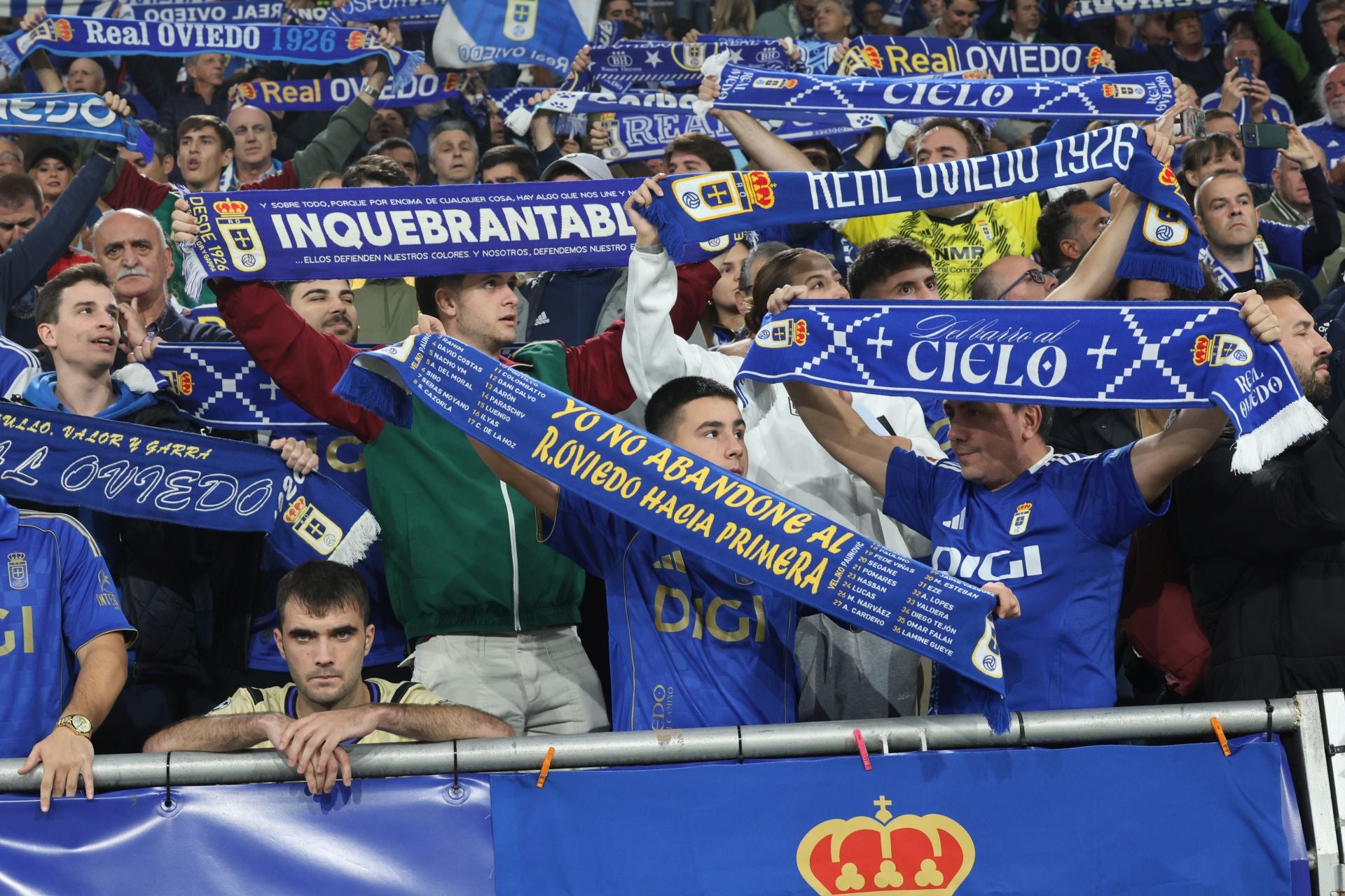 ¿Estuviste en el Real Oviedo - Barcelona? ¡Búscate en las imágenes!