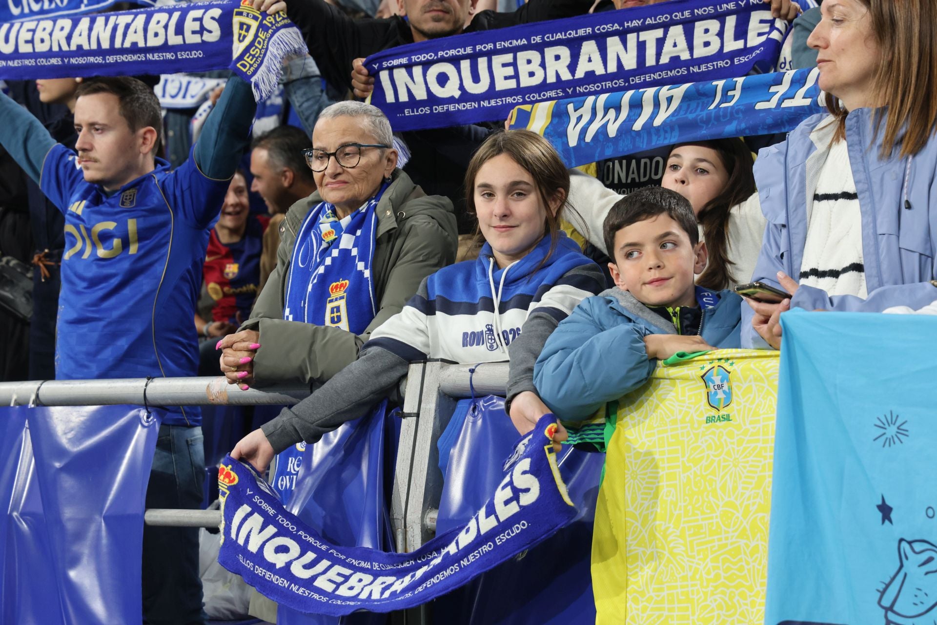 ¿Estuviste en el Real Oviedo - Barcelona? ¡Búscate en las imágenes!