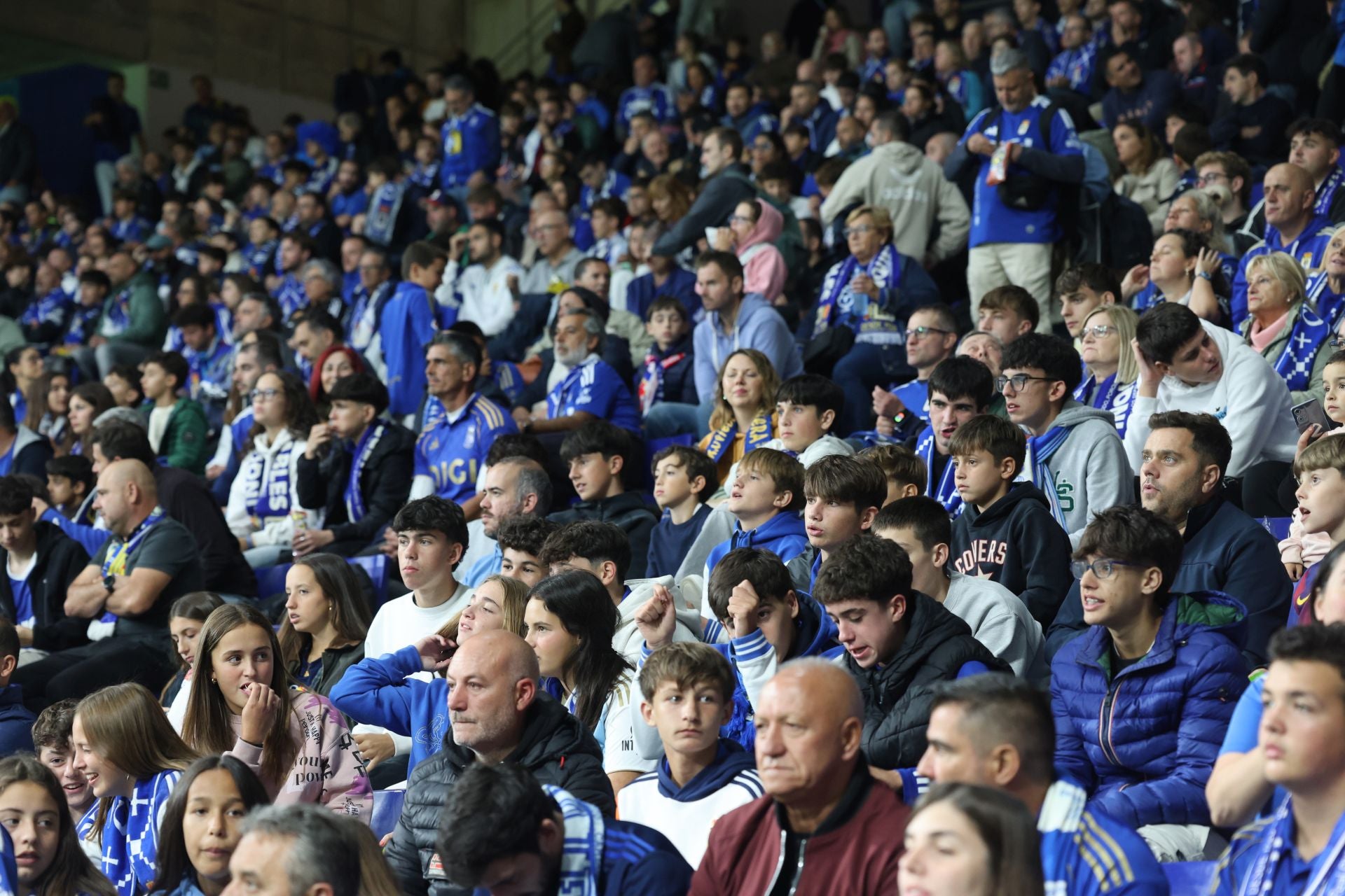 ¿Estuviste en el Real Oviedo - Barcelona? ¡Búscate en las imágenes!