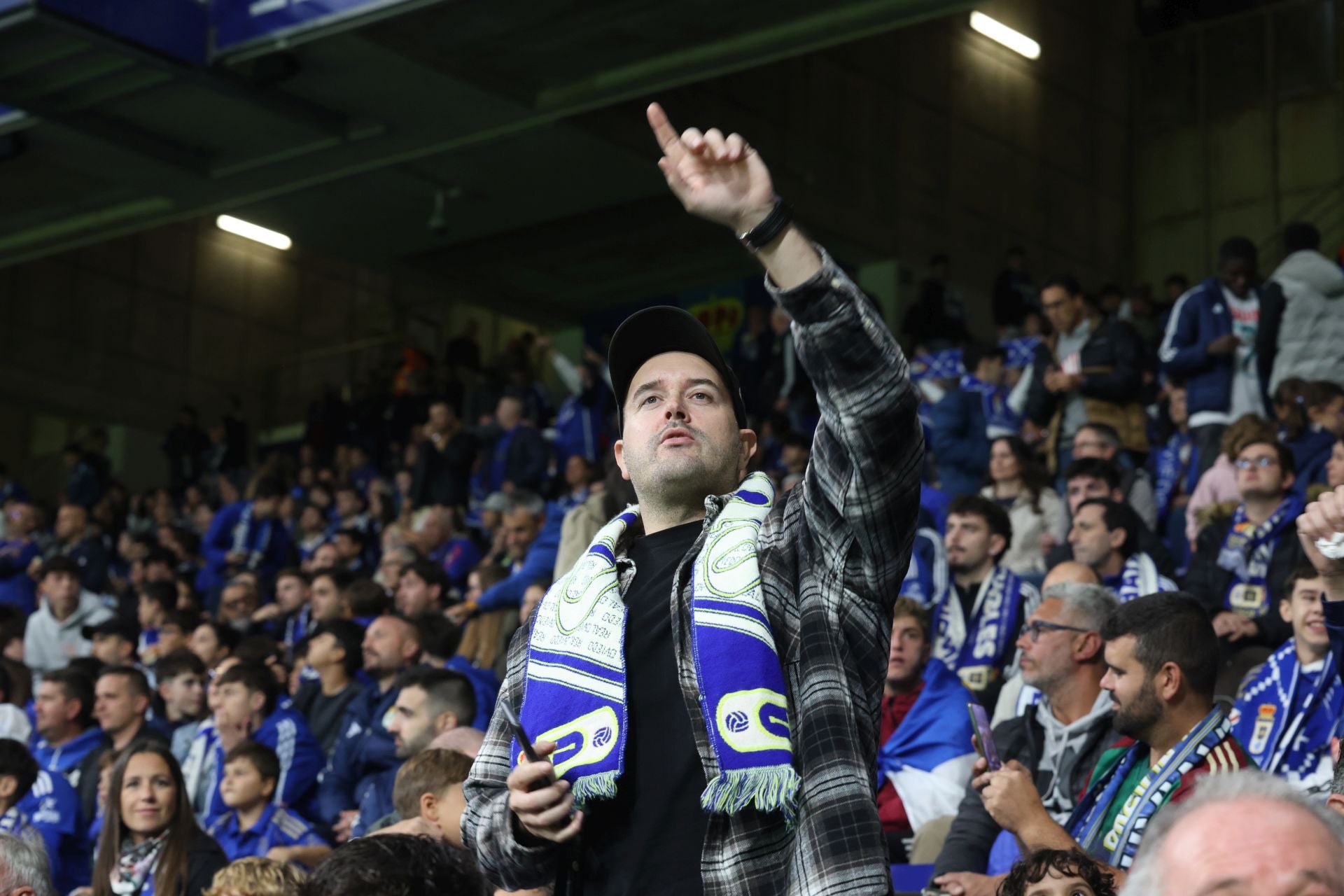 ¿Estuviste en el Real Oviedo - Barcelona? ¡Búscate en las imágenes!