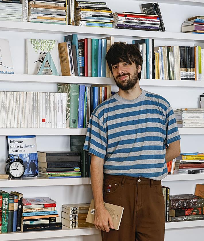 Imagen secundaria 2 - David Uclés y su retiro creativo en Asturias