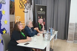 Lucía Fernández, Marcos Abel Fernández y Eamon Lucey.