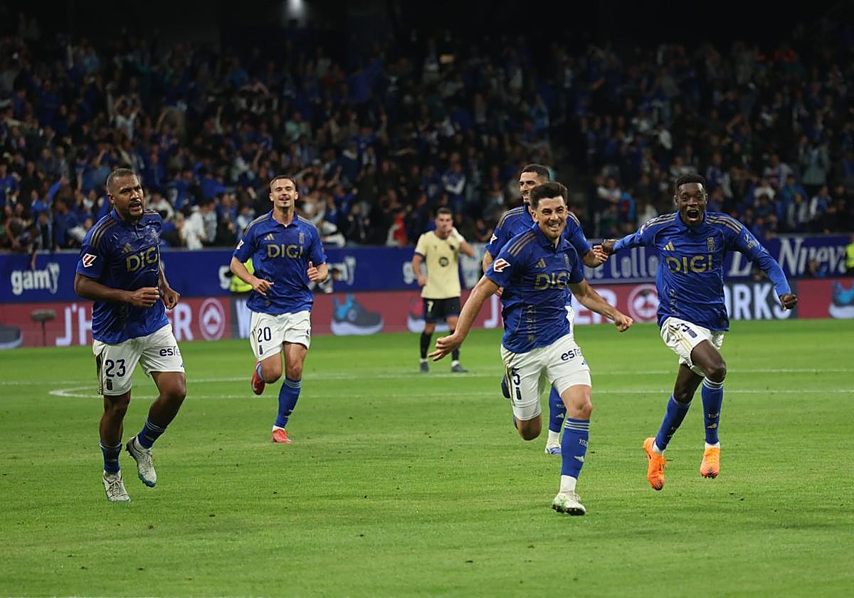 El centrocampista oviedista Alberto Reina celebra el gol que abría el marcador en el encuentro del pasado jueves ante el Barcelona.