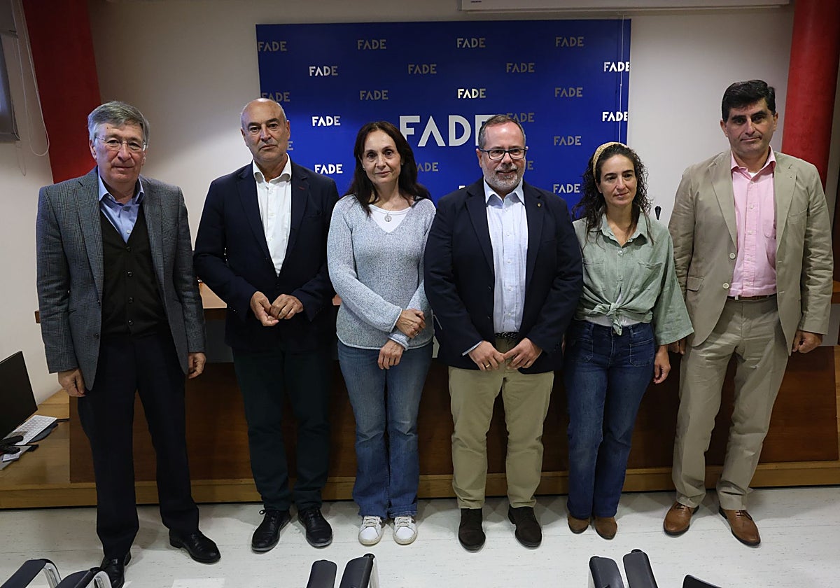 Los miembros de la Mesa de Turismo de Fade, antes de la presentación.