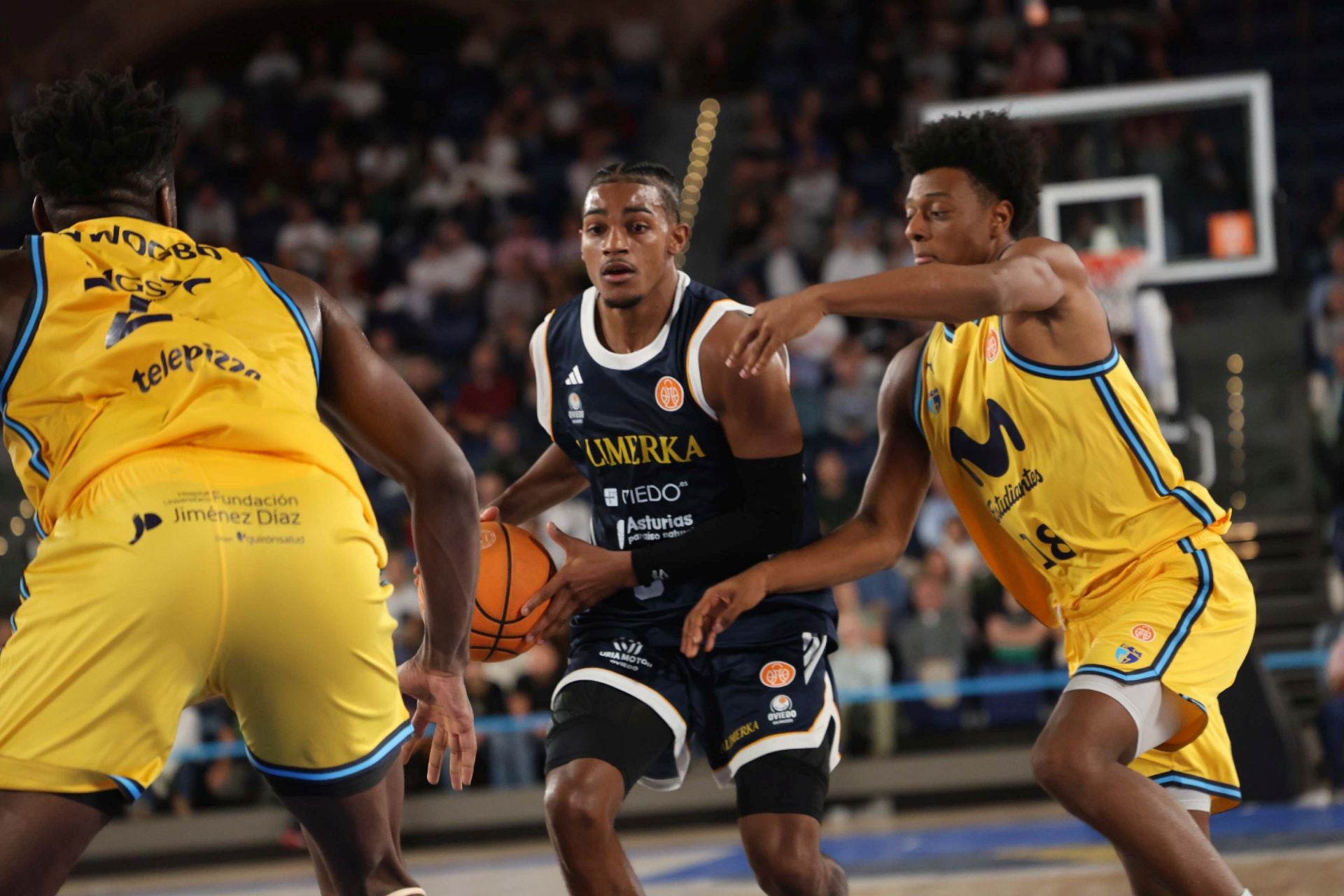 El Alimerka Oviedo Baloncesto debuta con derrota en el Palacio de los Deportes