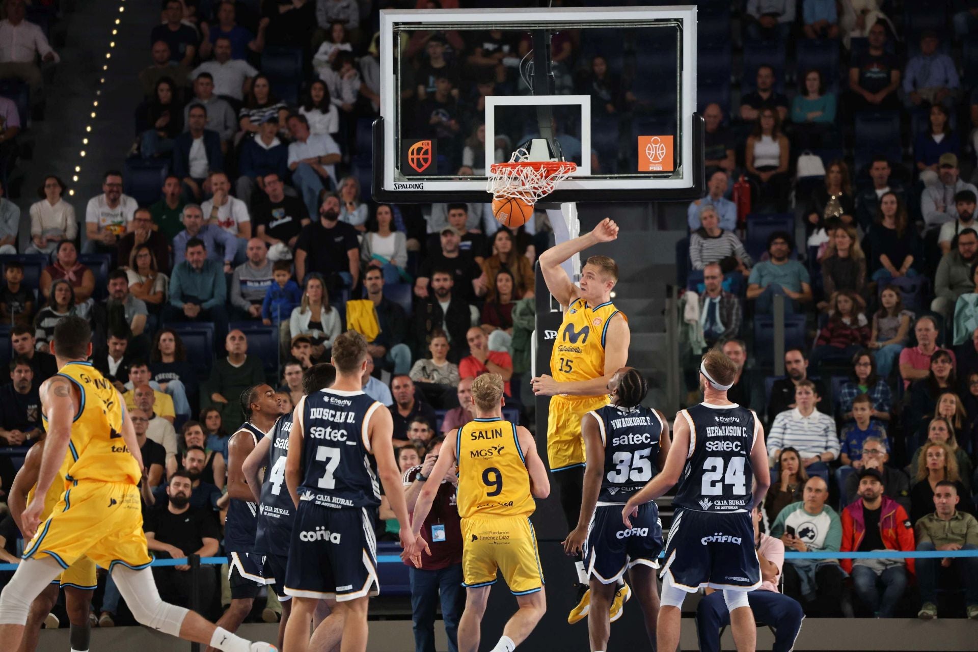 El Alimerka Oviedo Baloncesto debuta con derrota en el Palacio de los Deportes