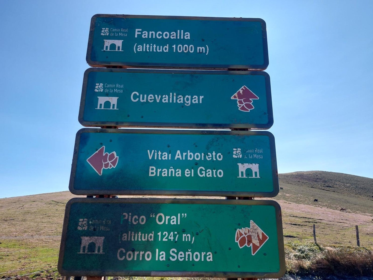 Imagen secundaria 2 - Una de las mejores cosas deesta ruta es que avanza por senderos bien marcados y que la ascensión a las cumbres se hace por pradería, sin complicaciones ni pasos técnicos. 