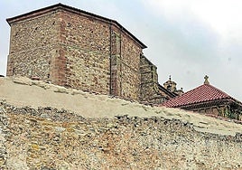 Los restos de la muralla que estaban tras los edificios afloraron gracias a la inversión de la Mancomunidad a través del plan de sostenibilidad.