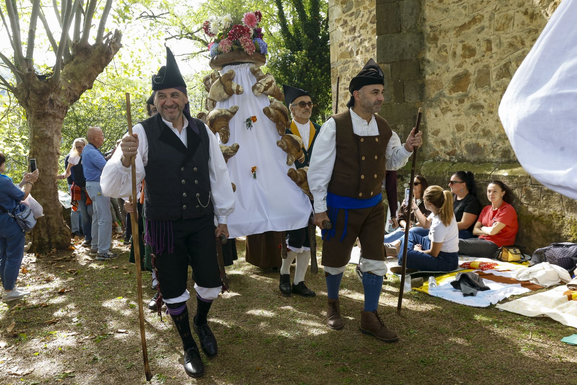 Los Mártires de Valdecuna llenan Mieres de tradición y celebración