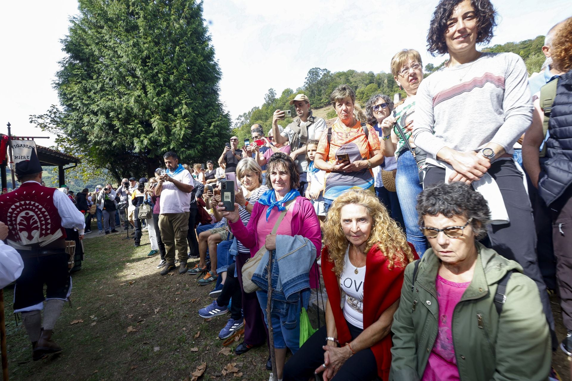 Los Mártires de Valdecuna llenan Mieres de tradición y celebración