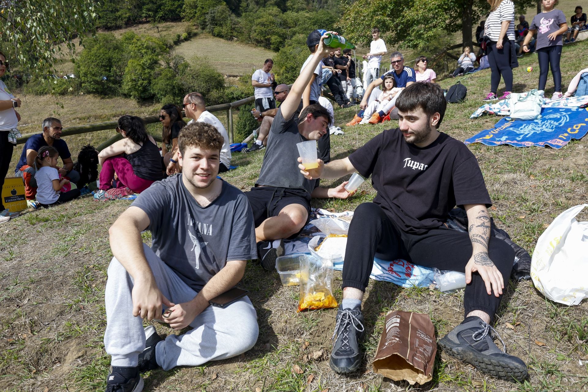 Los Mártires de Valdecuna llenan Mieres de tradición y celebración