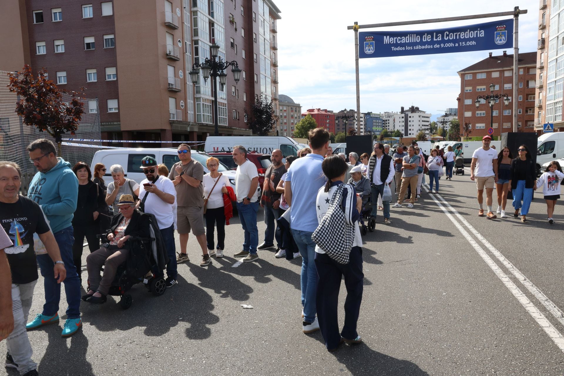 Así fue la exitosa inauguración del nuevo mercadillo de Oviedo con 74 puestos