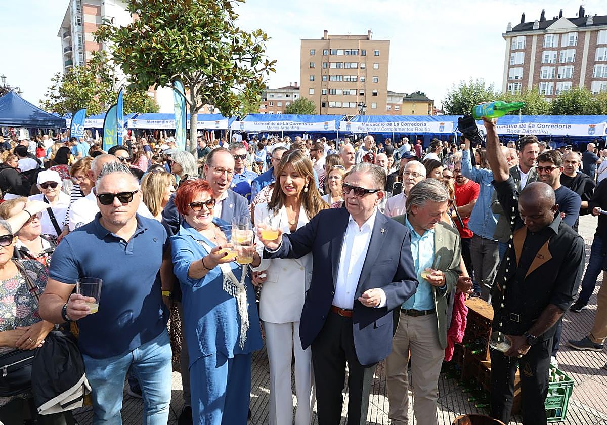Así fue la exitosa inauguración del nuevo mercadillo de Oviedo con 74 puestos
