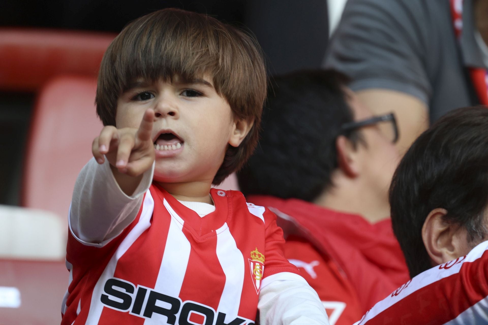 ¿Estuviste este domingo en El Molinón? ¡Búscate entre las fotos del Sporting-Albacete!