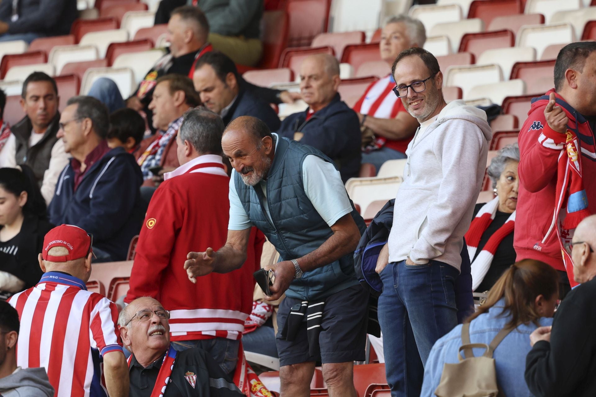 ¿Estuviste este domingo en El Molinón? ¡Búscate entre las fotos del Sporting-Albacete!