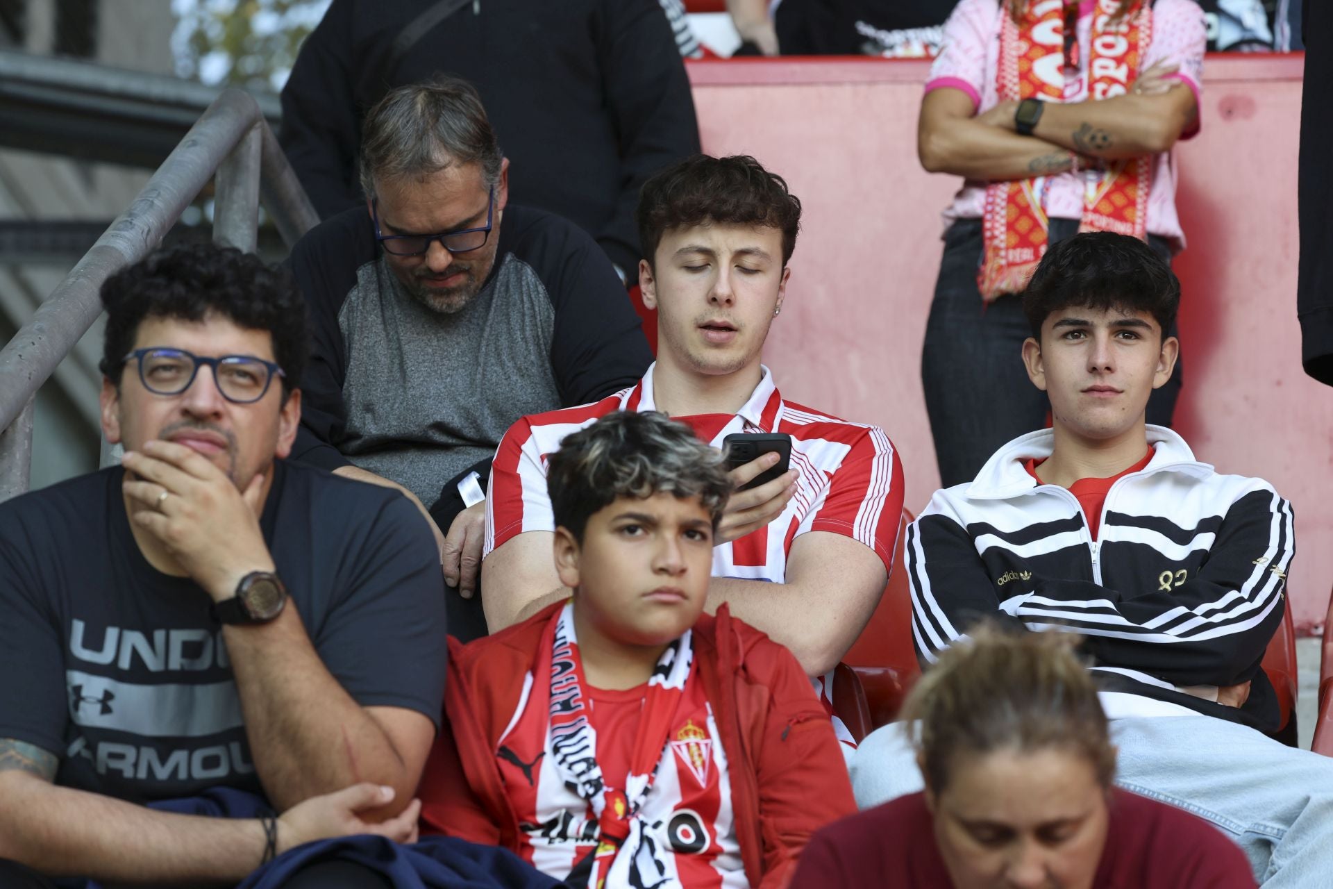 ¿Estuviste este domingo en El Molinón? ¡Búscate entre las fotos del Sporting-Albacete!