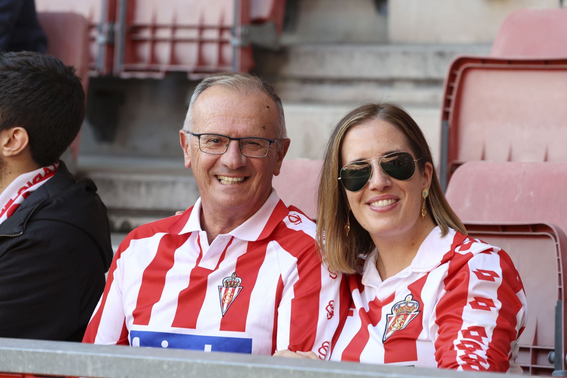 ¿Estuviste este domingo en El Molinón? ¡Búscate entre las fotos del Sporting-Albacete!